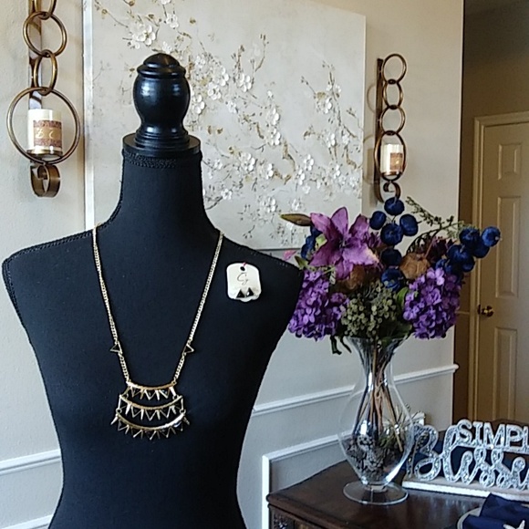 NWT Black And Gold Stament Necklace And Earrings Studs Jewelry Set. - Picture 14 of 17